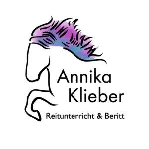 Islandpferd nach links und Reitlehrerin Name und Funktion